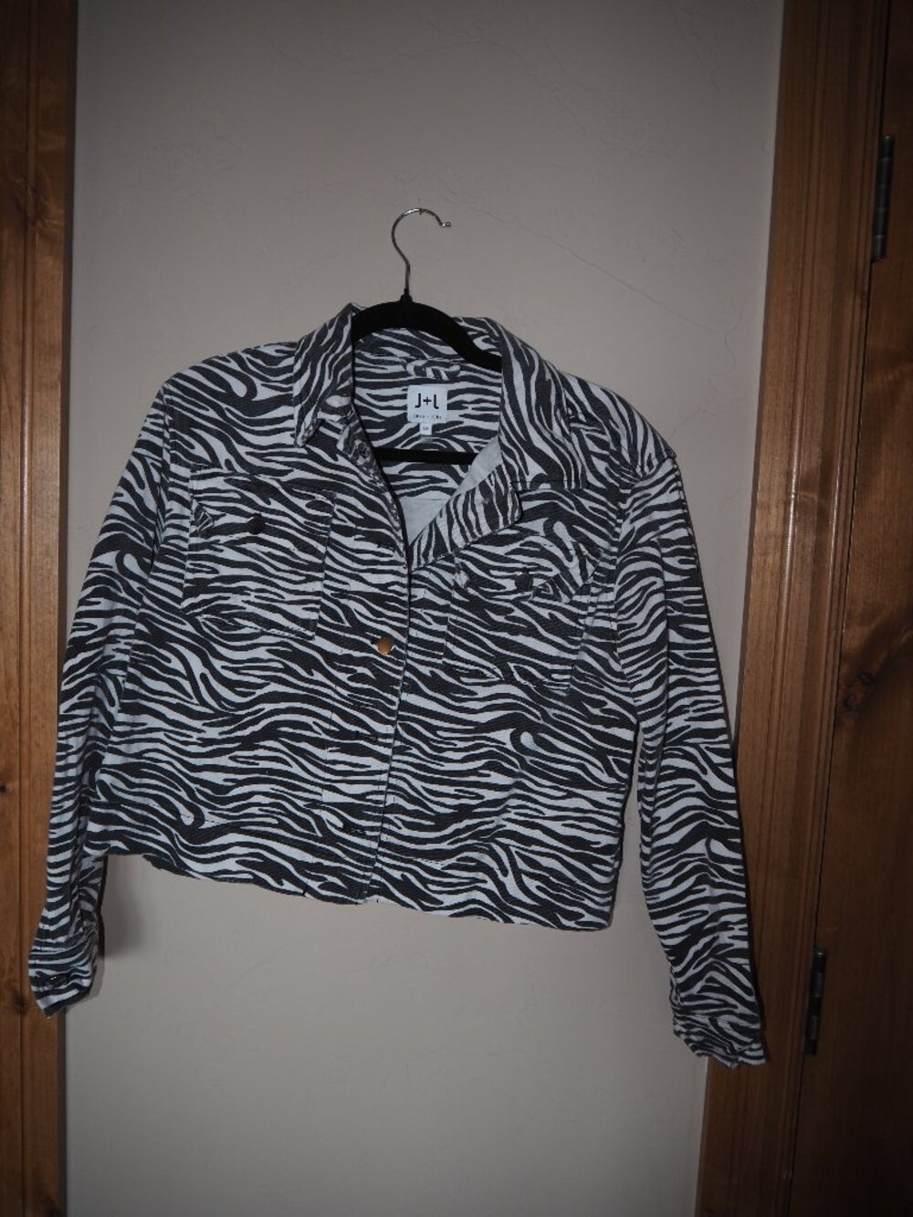 John + Jenn Leone Zebra Print Cropped Denim Jacket S/P